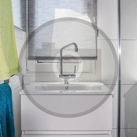 Houseboat Waterlelie 5* Ophoven