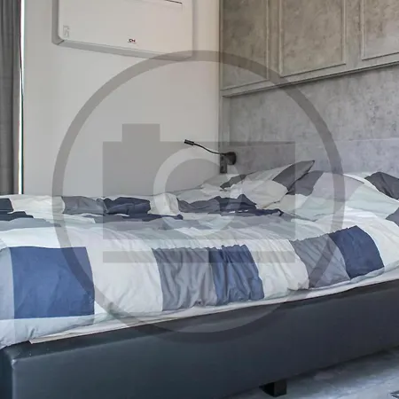 Houseboat Waterlelie 5* Ophoven