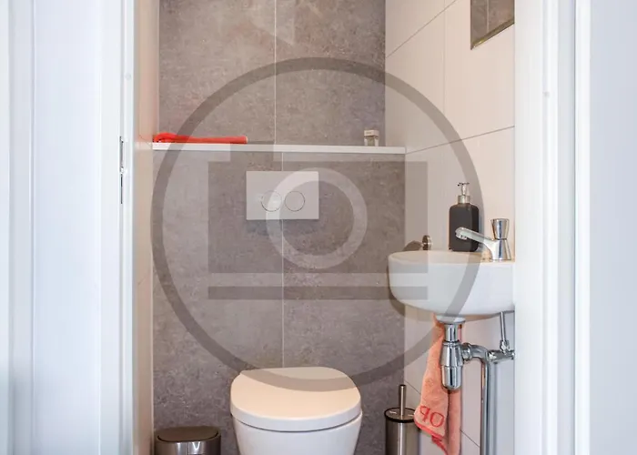 Houseboat Waterlelie Ophoven