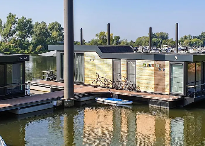 船屋 Houseboat Waterlelie 5*