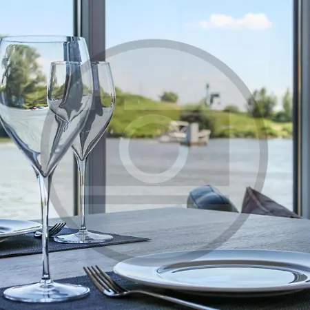 보트호텔 Houseboat Waterlelie 5*